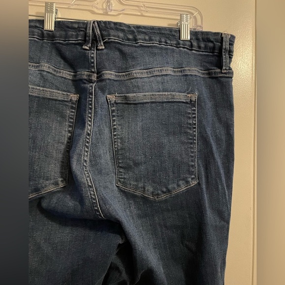 Good American Good Legs Crop Jeans Size 22 - Picture 11 of 12